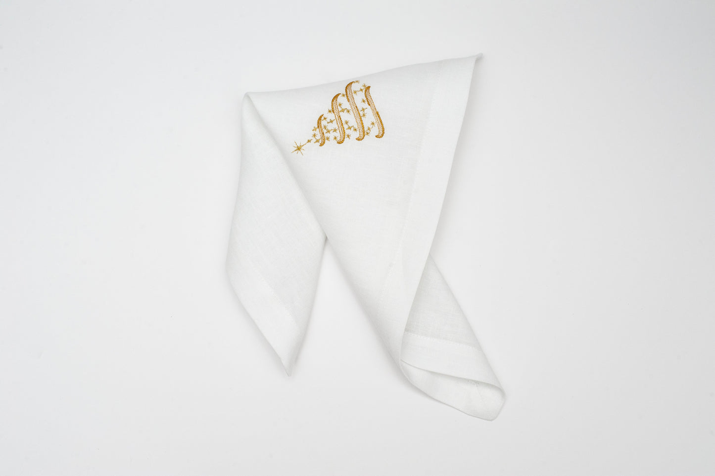 Gilded Elegance: White Embroidered Table Napkins with a Touch of Gold Sewing Fiesta