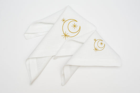 Gilded Elegance: White Embroidered Table Napkins with a Touch of Gold Sewing Fiesta