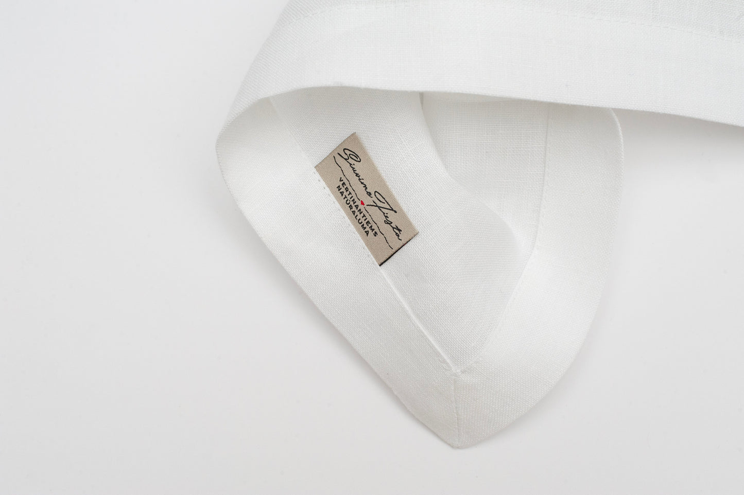 Gilded Elegance: White Embroidered Table Napkins with a Touch of Gold Sewing Fiesta