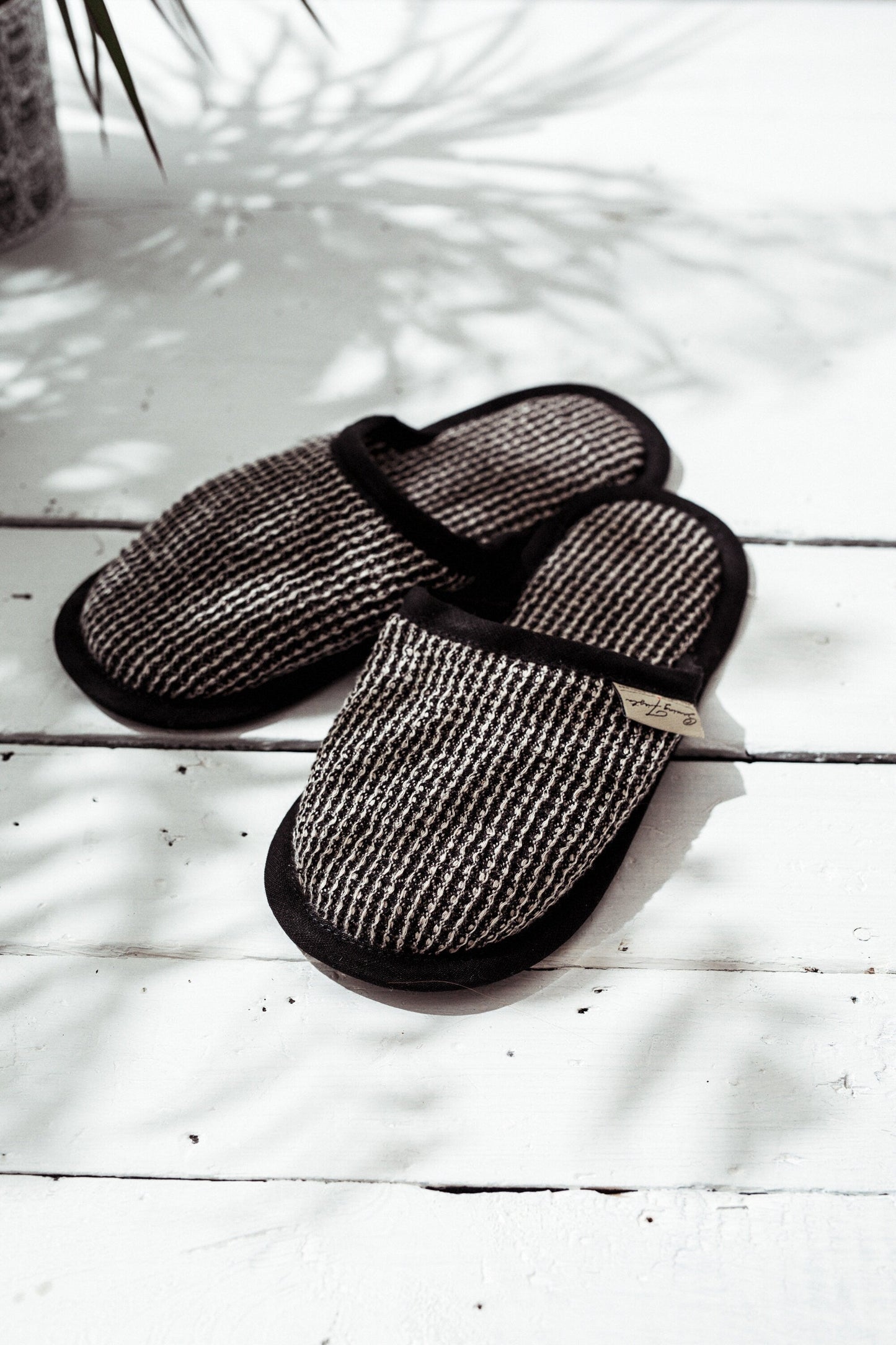 Linen Slippers Black Natural linen Sewing Fiesta