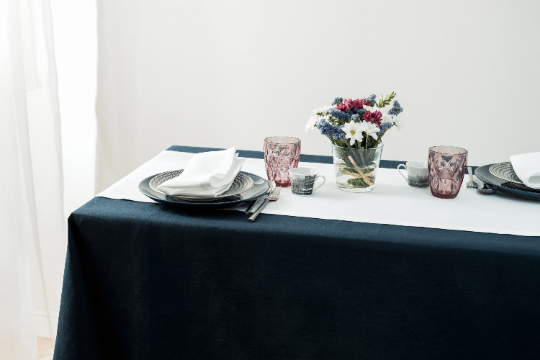 Table runner white Sewing Fiesta