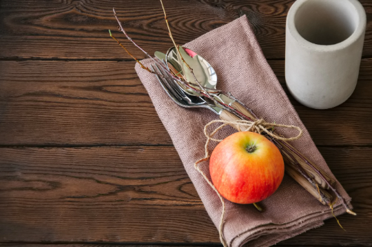 Linen in Outdoor Living: Sustainable Fabrics for European Patios and Gardens