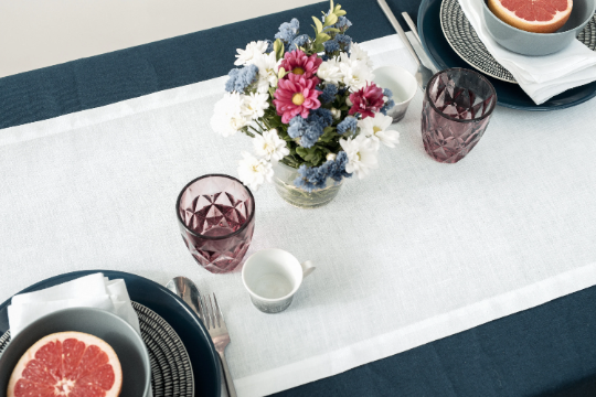 Table runner white