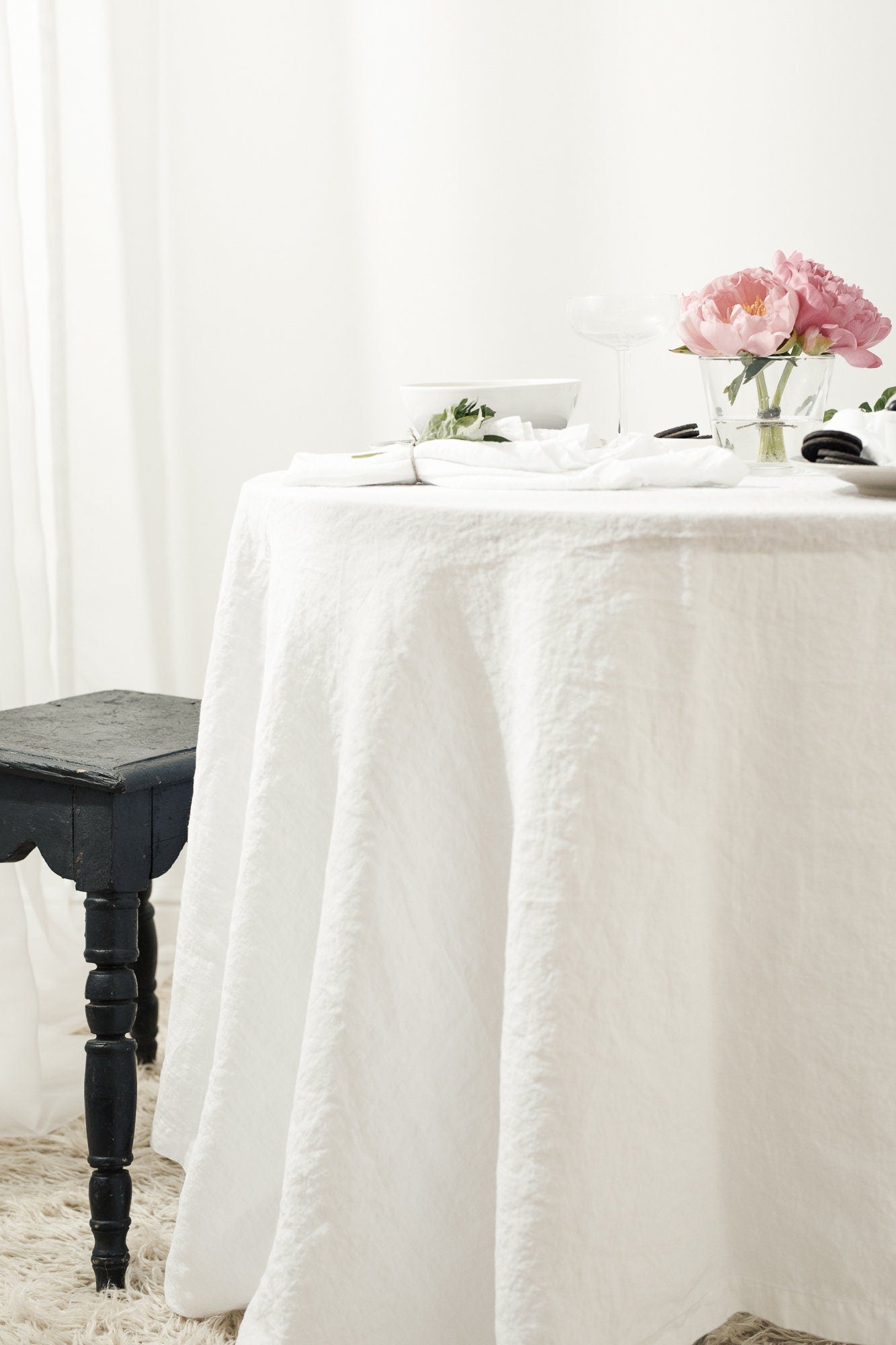 Linen tablecloth white
