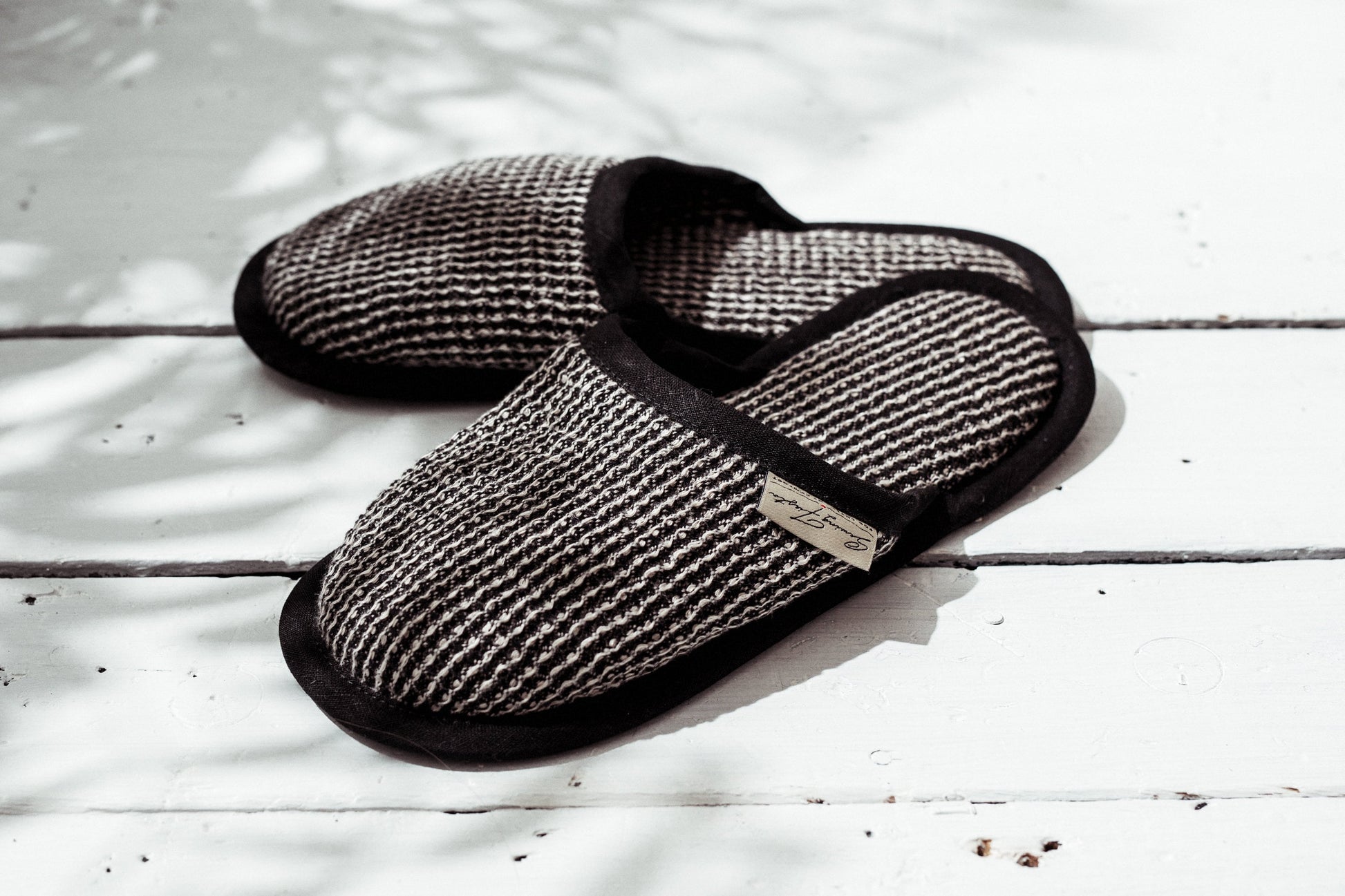 Linen Slippers Black Natural linen Sewing Fiesta