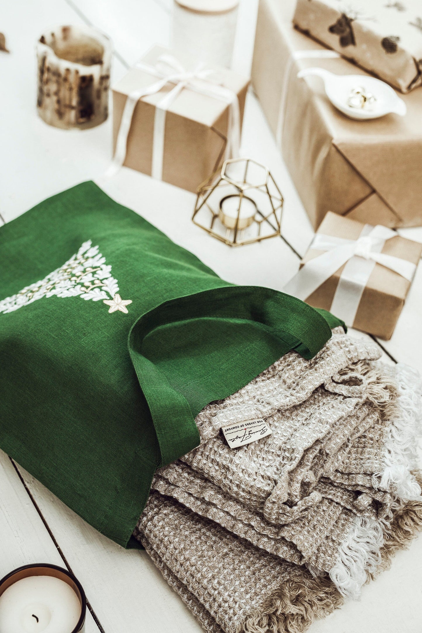 Solid gift for linen lover! Set of 5 linen bath towels with fridges in natural/white colour and glove in Reusable linen bag with embroidery